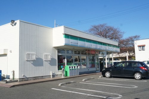 コンビニ　ファミリーマート日和サービス日立大沼店（コンビニ）まで876m