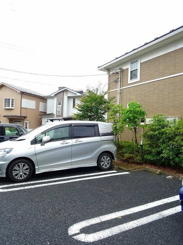 駐車場　敷地内に駐車場があります。