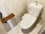 トイレ　落ち着いた色調のトイレです
