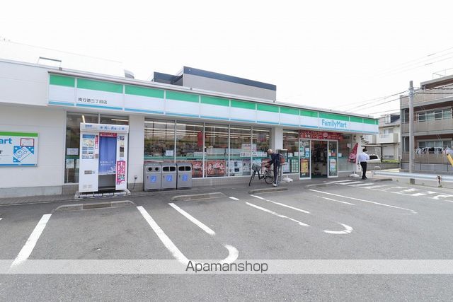 コンビニ　ファミリーマート（コンビニ）まで475m