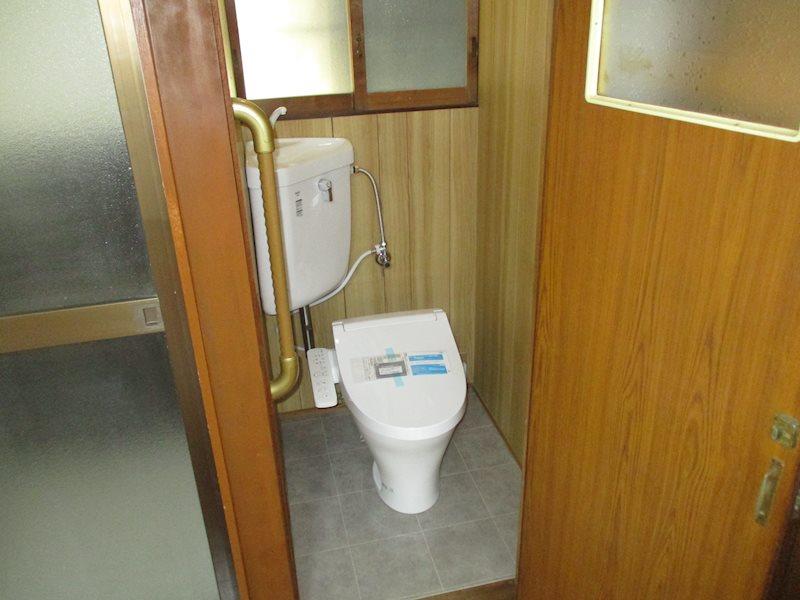 ＪＲ山陽本線 西明石駅 徒歩13分 2階建 築56年のトイレ写真