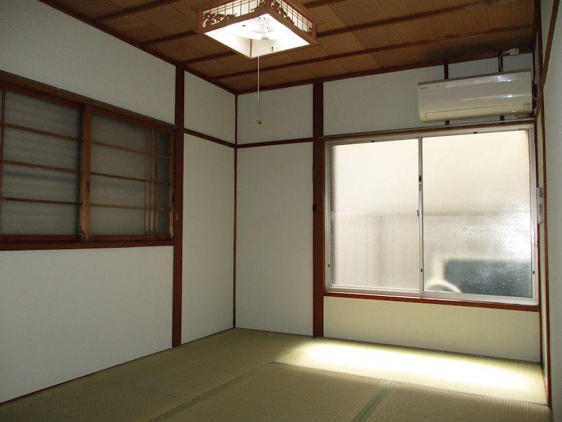 ＪＲ山陽本線 西明石駅 徒歩13分 2階建 築56年の居間写真