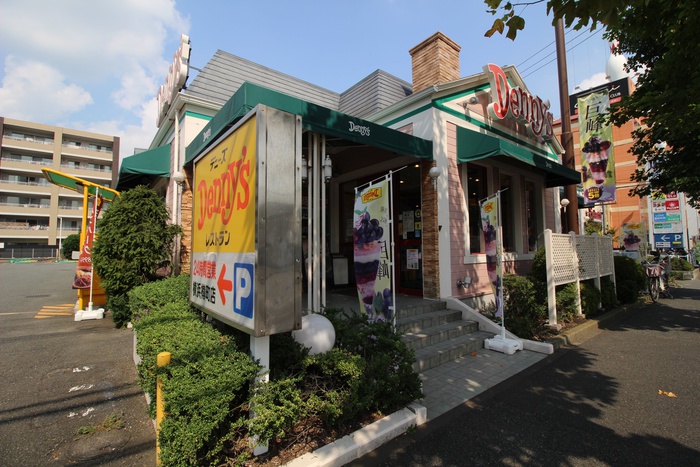 飲食店　デニーズ横浜樽町店（飲食店）まで450m