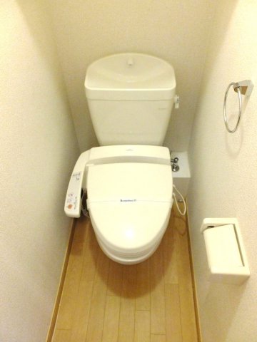 トイレ　温水洗浄便座付き