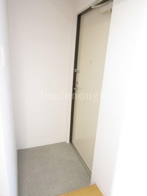 ヴィラナリー放出の玄関写真