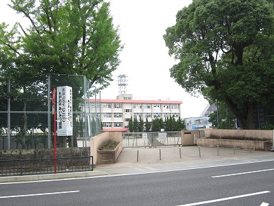 小学校　鹿児島市立谷山小学校（小学校）まで581m