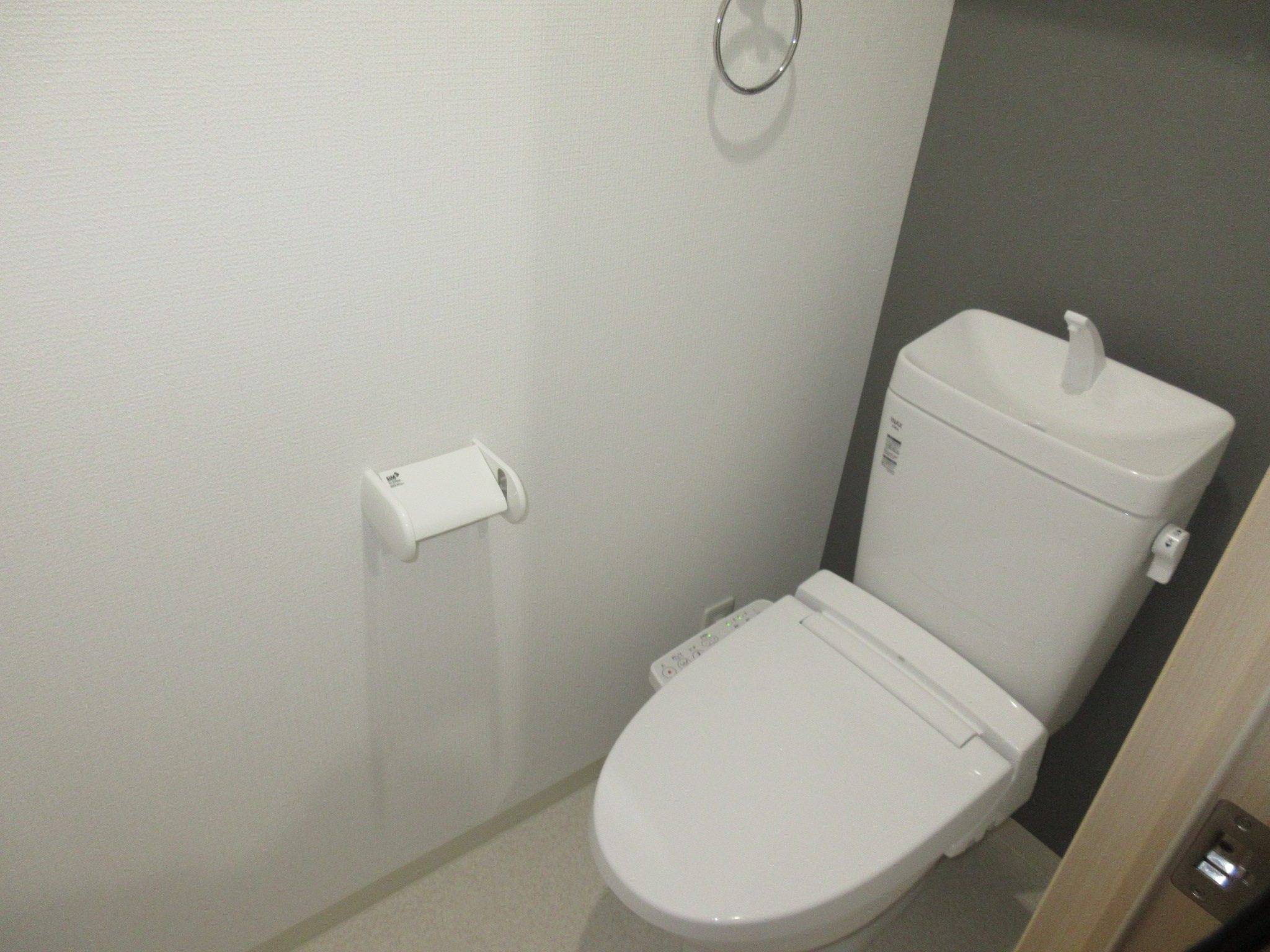 ＪＲ関西本線 加美駅 徒歩10分 3階建 築4年のトイレ写真