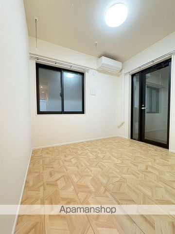 東急東横線 反町駅 徒歩3分 4階建 築8年の居間写真