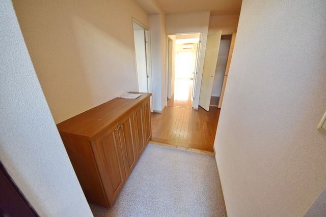 玄関　※別部屋参考写真