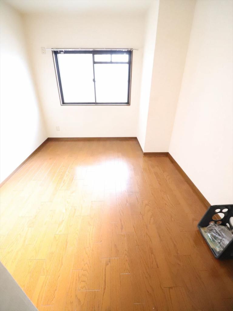 その他　6帖の洋室です
