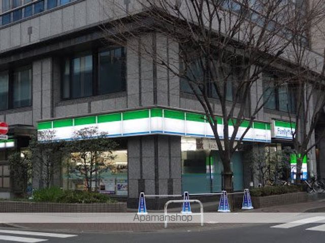 コンビニ　ファミリーマート（コンビニ）まで180m
