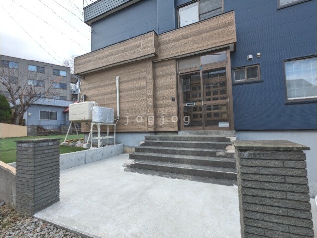 エントランス　風除室あり