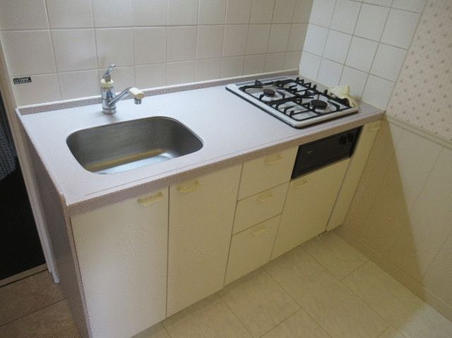 キッチン　※別号室の写真を使用しています。
