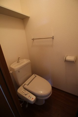 トイレ　同施工会社同型タイプの別の角部屋です（空き予定は中部屋です）