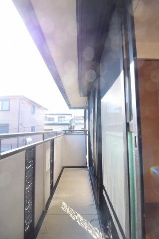 バルコニー　同施工会社同型タイプの別の角部屋です（空き予定は中部屋です）