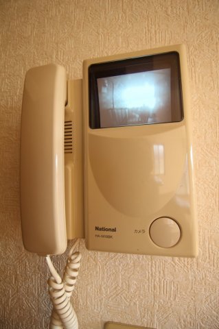 セキュリティ　同施工会社同型タイプの別の角部屋です（空き予定は中部屋です）
