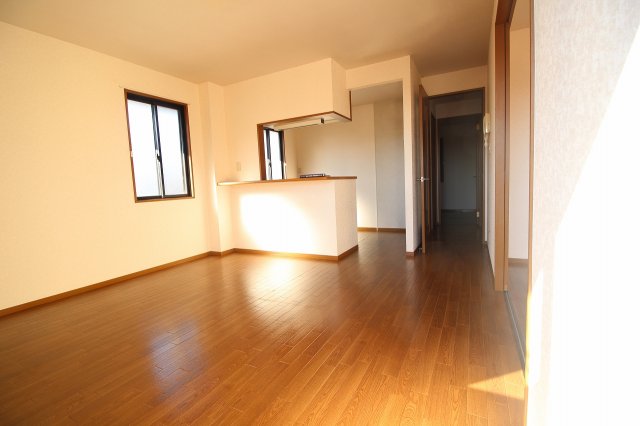居室・リビング　同施工会社同型タイプの別の角部屋です（空き予定は中部屋です）