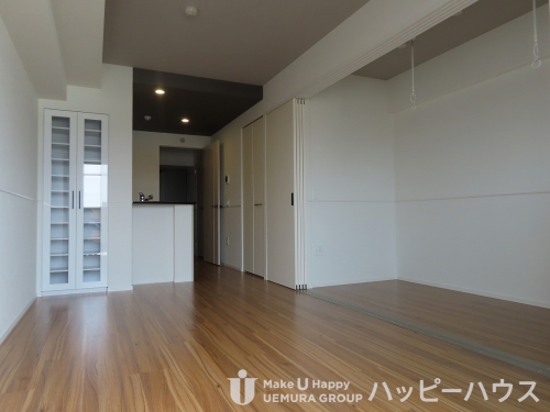 居室・リビング　別部屋の写真になります。現状を優先とします。