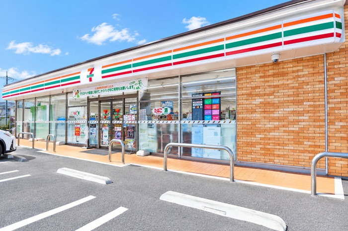 コンビニ　セブンイレブン（コンビニ）まで860m