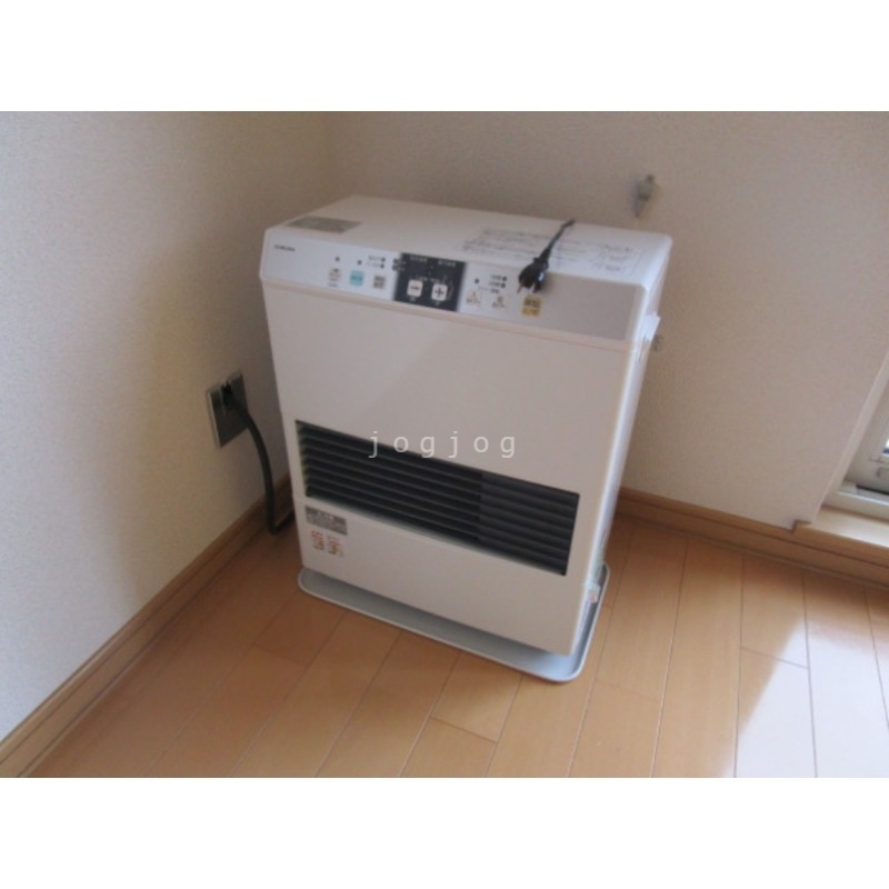 その他設備　冬はあったか石油ストーブです。