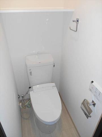 ブルーライン 阪東橋駅 徒歩2分 10階建 築13年のトイレ写真