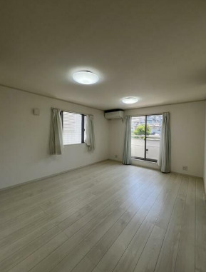 港南台1丁??建ての居間写真