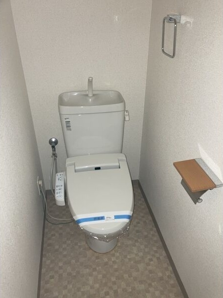 地下鉄東山線 今池駅 徒歩2分 10階建 築15年のトイレ写真