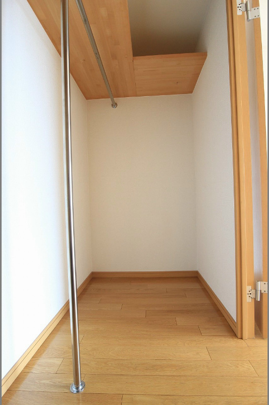 収納　※別号室の写真です。収納が、かなり広いんです。