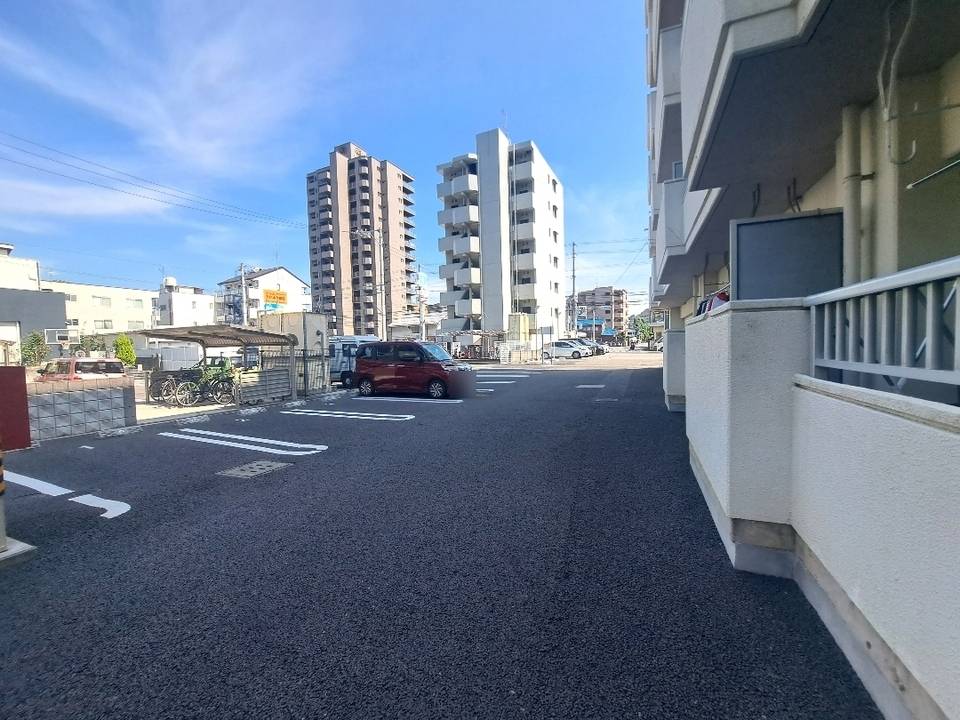 駐車場　駐車場