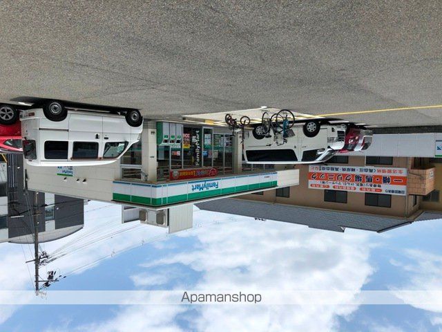 コンビニ　ファミリーマート（コンビニ）まで746m