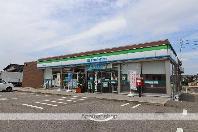 コンビニ　ファミリーマート（コンビニ）まで1743m
