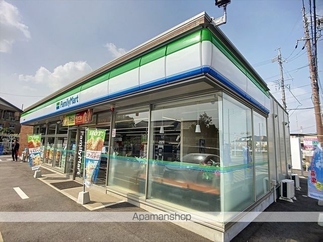 コンビニ　ファミリーマート（コンビニ）まで530m