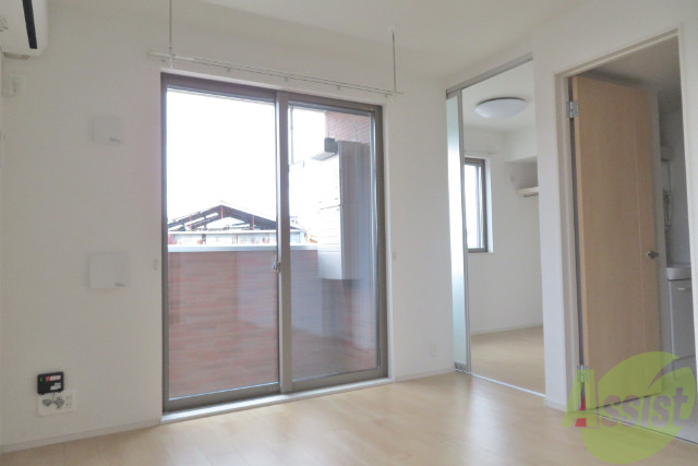居室・リビング　日差しがしっかり入ってくる明るいお部屋です。
