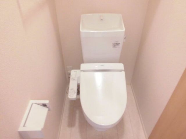 ＪＲ内房線 浜野駅 徒歩13分 3階建 築11年のトイレ写真