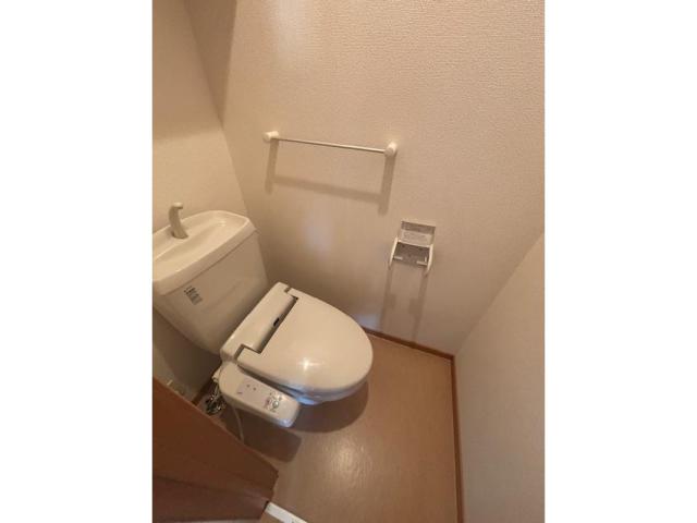 ＪＲ肥薩線 日当山駅 徒歩23分 2階建 築18年のトイレ写真