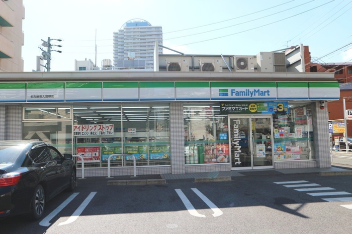 コンビニ　ファミリーマート名古屋東大曽根店（コンビニ）まで180m