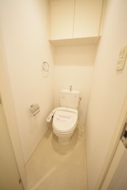 ＪＲ総武線 千葉駅 徒歩8分 15階建 築20年のトイレ写真