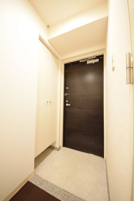 ＪＲ総武線 千葉駅 徒歩8分 15階建 築20年の玄関写真