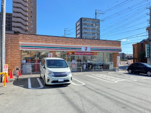 コンビニ　セブンイレブン 津市久居駅前店（コンビニ）まで93m