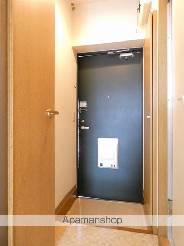 ＪＲ東海道本線 浜松駅 バス乗車時間：29分 最寄りバス停で下車 徒歩5分 4階建 築27年の玄関写真