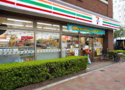 コンビニ　セブン-イレブン 白金台駅前店（コンビニ）まで977m