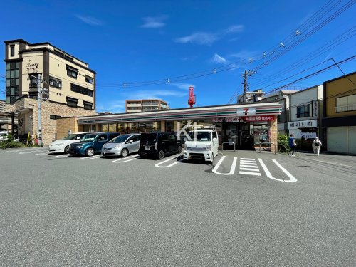 コンビニ　セブンイレブン 横浜永田東2丁目店（コンビニ）まで566m