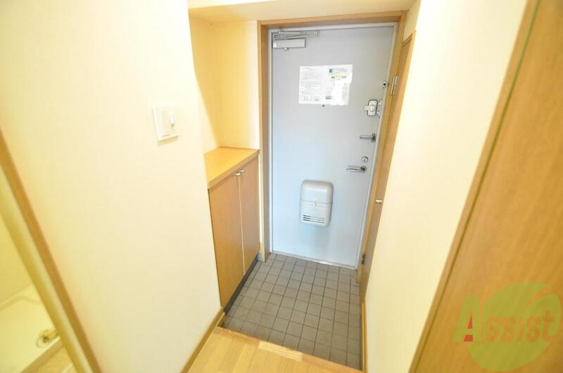 玄関　お部屋の入口には何も置かず、シンプルが一番ですね。