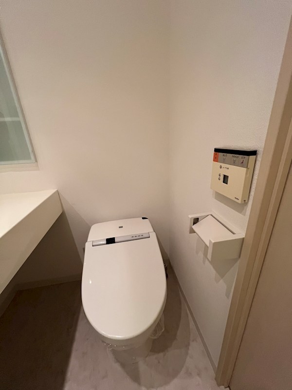 トイレ　※参考写真（同物件別部屋です）