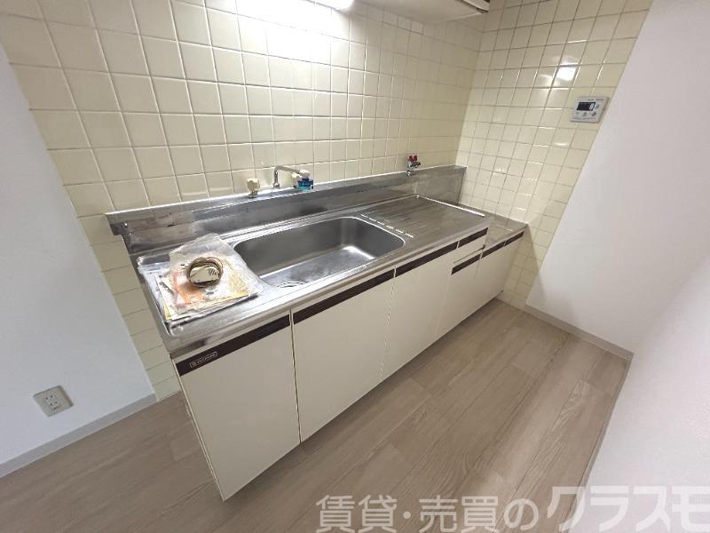 キッチン　効率よくお料理できる３口コンロ付き♪