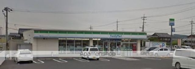 コンビニ　ファミリーマート（コンビニ）まで678m