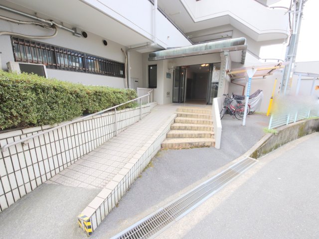 メゾン東生駒の外観写真