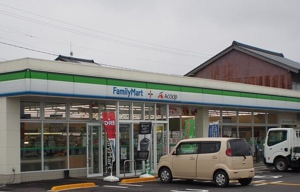コンビニ　ファミリーマートＡコープしんじ（コンビニ）まで1400m