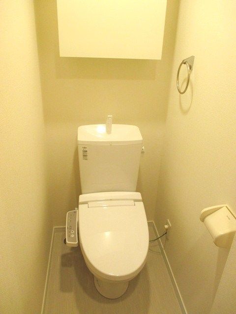 小田急江ノ島線 六会日大前駅 徒歩1分 3階建 築12年のトイレ写真