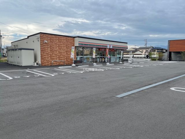 コンビニ　セブンイレブン　今治北高下町１丁目店（コンビニ）まで372m